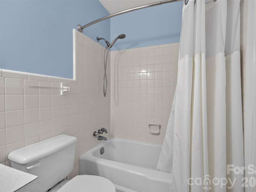 7 Mountainbrook Road, Asheville, NC 28805.  MLS# CAR4418468, YatesRealty ID 48585. Tiled Shower
