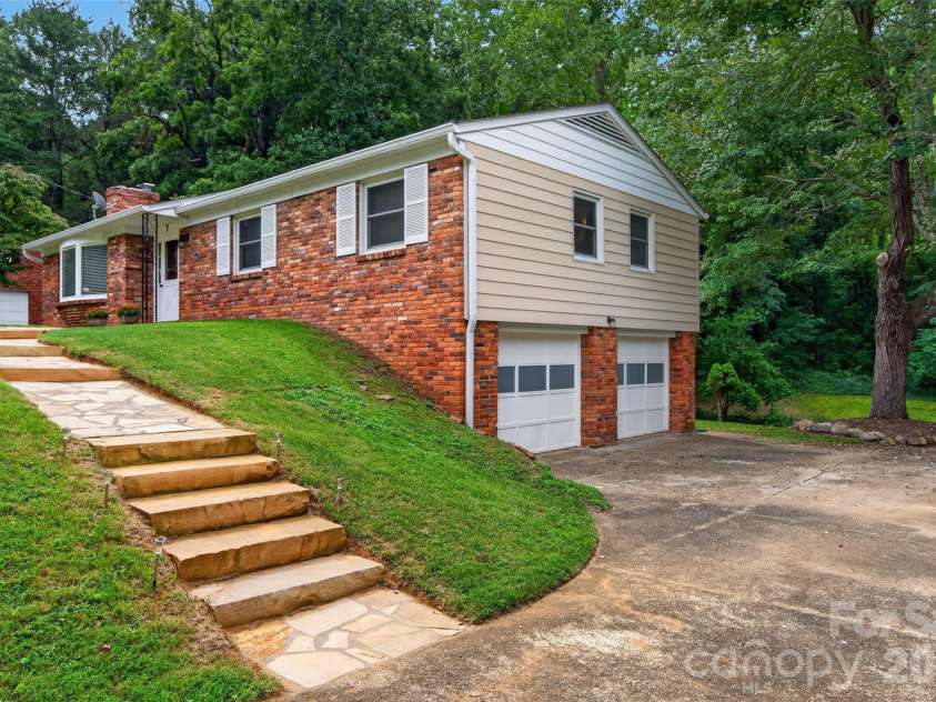 7 Mountainbrook Road, Asheville, NC 28805.  MLS# CAR4418468, YatesRealty ID 48585. Two Car Garage