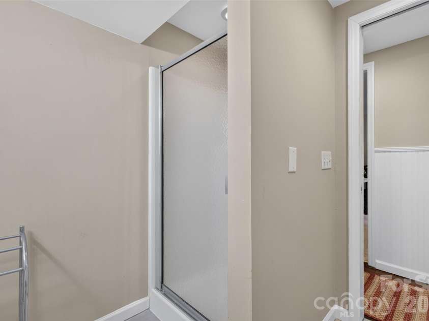 7 Mountainbrook Road, Asheville, NC 28805.  MLS# CAR4418468, YatesRealty ID 48585. Walk In Shower