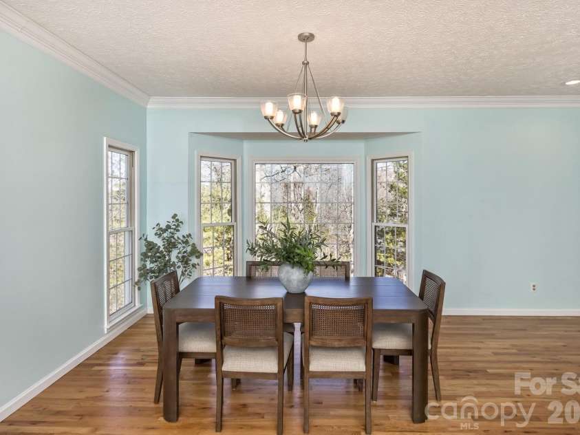111 Sunny Ridge Drive, Asheville, NC 28804.  MLS# CAR4421169, YatesRealty ID 48587. Dining Room