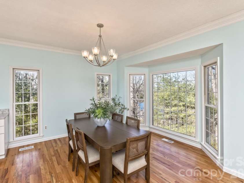 111 Sunny Ridge Drive, Asheville, NC 28804.  MLS# CAR4421169, YatesRealty ID 48587. Dining Room