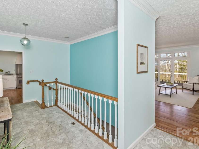 111 Sunny Ridge Drive, Asheville, NC 28804.  MLS# CAR4421169, YatesRealty ID 48587. Entry
