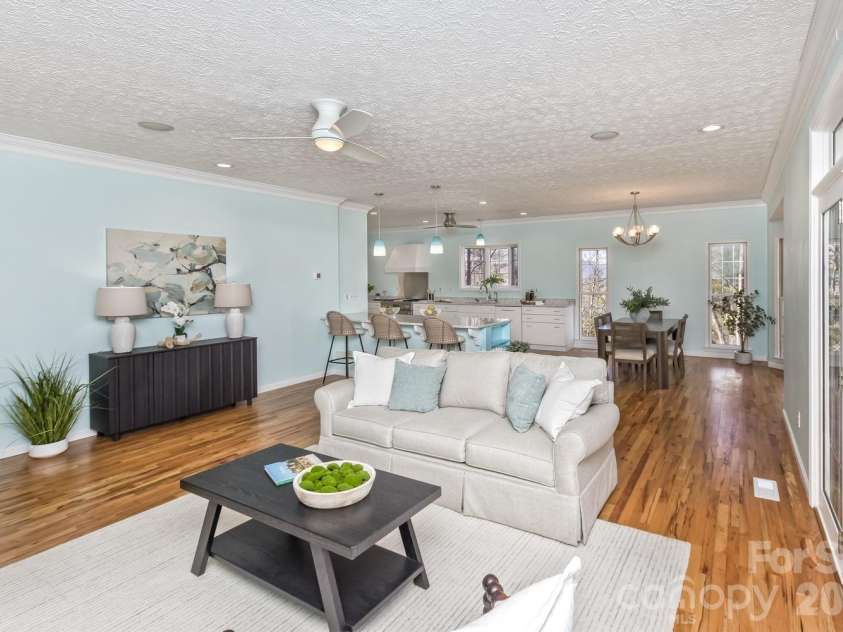 111 Sunny Ridge Drive, Asheville, NC 28804.  MLS# CAR4421169, YatesRealty ID 48587. Living Room