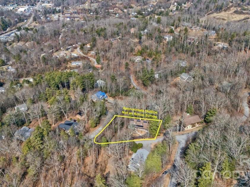 111 Sunny Ridge Drive, Asheville, NC 28804.  MLS# CAR4421169, YatesRealty ID 48587. Long range views - convenient location