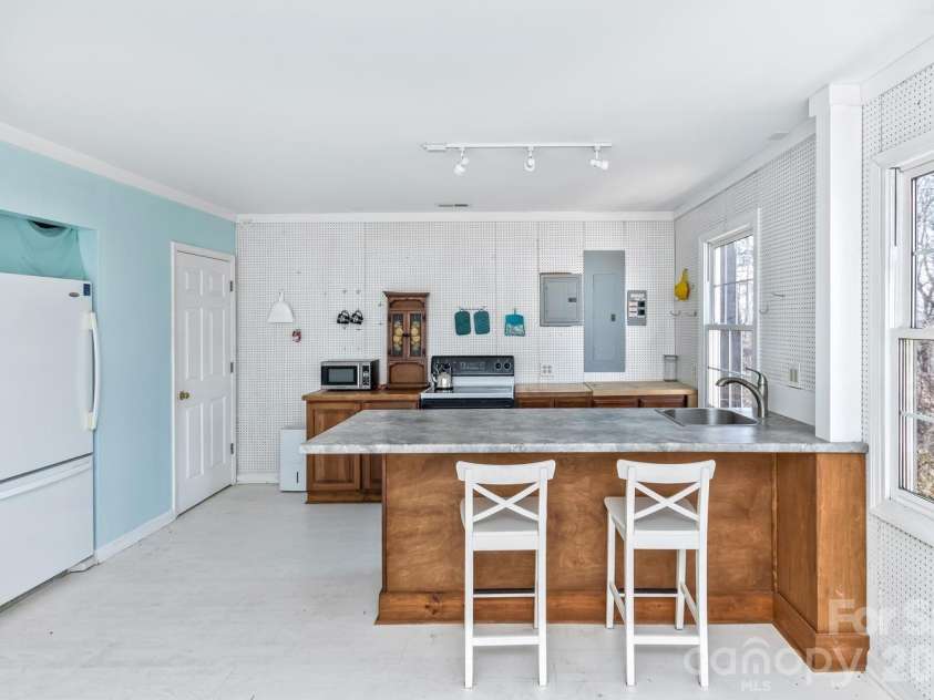 111 Sunny Ridge Drive, Asheville, NC 28804.  MLS# CAR4421169, YatesRealty ID 48587. Lower level kitchen