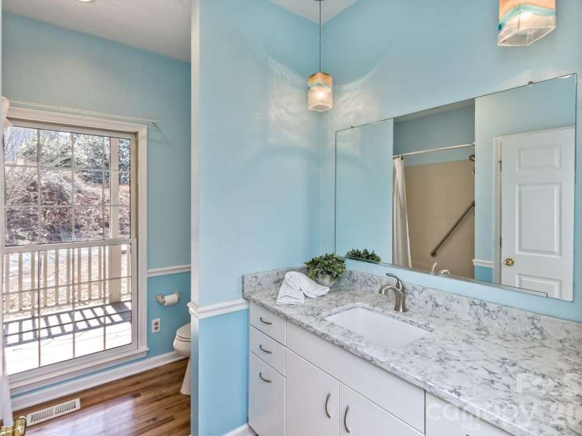 111 Sunny Ridge Drive, Asheville, NC 28804.  MLS# CAR4421169, YatesRealty ID 48587. Main level bathroom