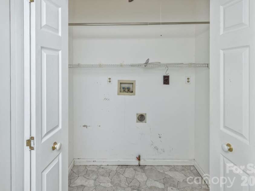 111 Sunny Ridge Drive, Asheville, NC 28804.  MLS# CAR4421169, YatesRealty ID 48587. Main level laundry room