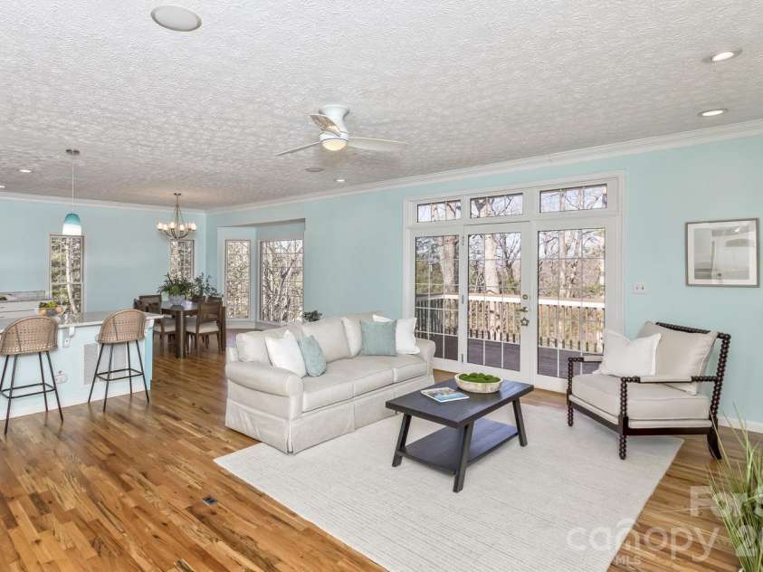 111 Sunny Ridge Drive, Asheville, NC 28804.  MLS# CAR4421169, YatesRealty ID 48587. Open Floor Plan