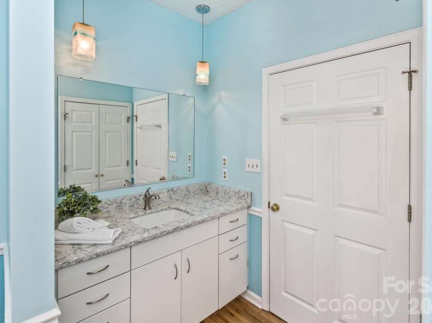 111 Sunny Ridge Drive, Asheville, NC 28804.  MLS# CAR4421169, YatesRealty ID 48587. Primary bath