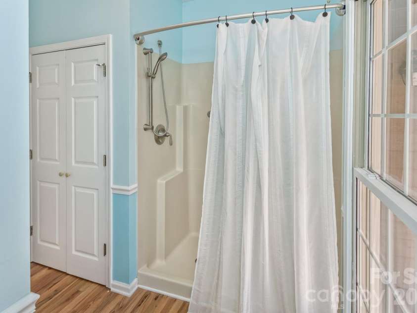 111 Sunny Ridge Drive, Asheville, NC 28804.  MLS# CAR4421169, YatesRealty ID 48587. Primary bath