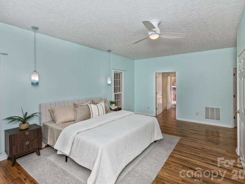 111 Sunny Ridge Drive, Asheville, NC 28804.  MLS# CAR4421169, YatesRealty ID 48587. Primary bedroom