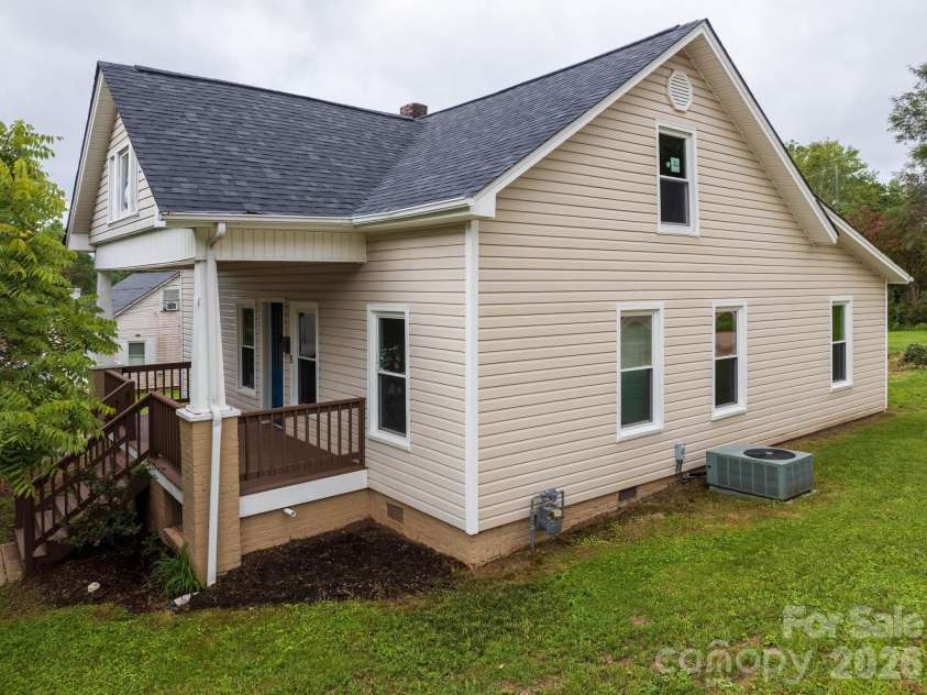 410 Spruce Street, Lenoir, NC 28645.  MLS# CAR4410163, YatesRealty ID 48588. 