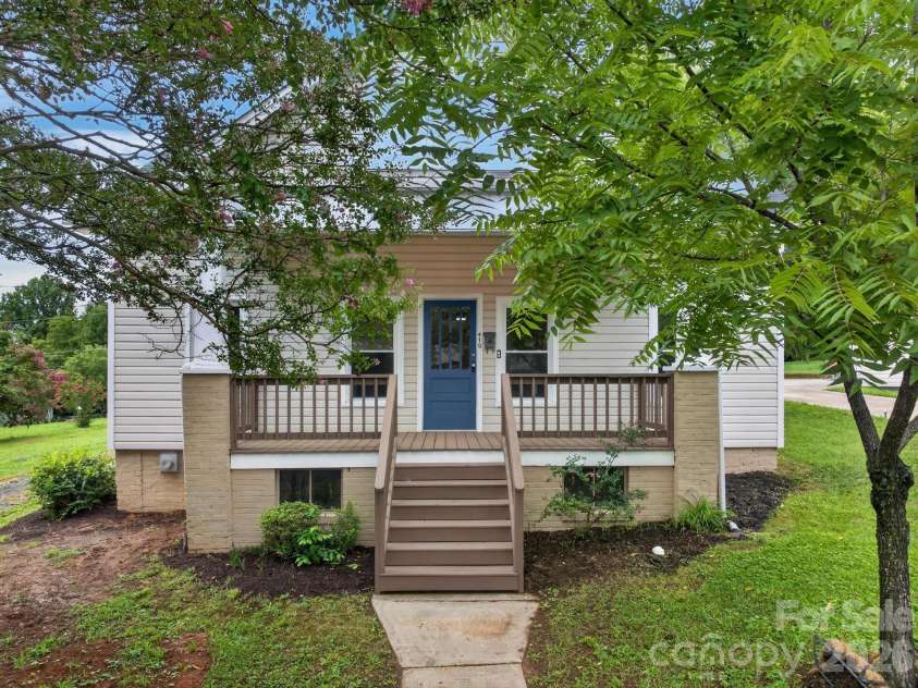 410 Spruce Street, Lenoir, NC 28645.  MLS# CAR4410163, YatesRealty ID 48588. 
