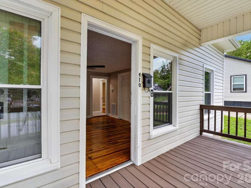 410 Spruce Street, Lenoir, NC 28645.  MLS# CAR4410163, YatesRealty ID 48588. 