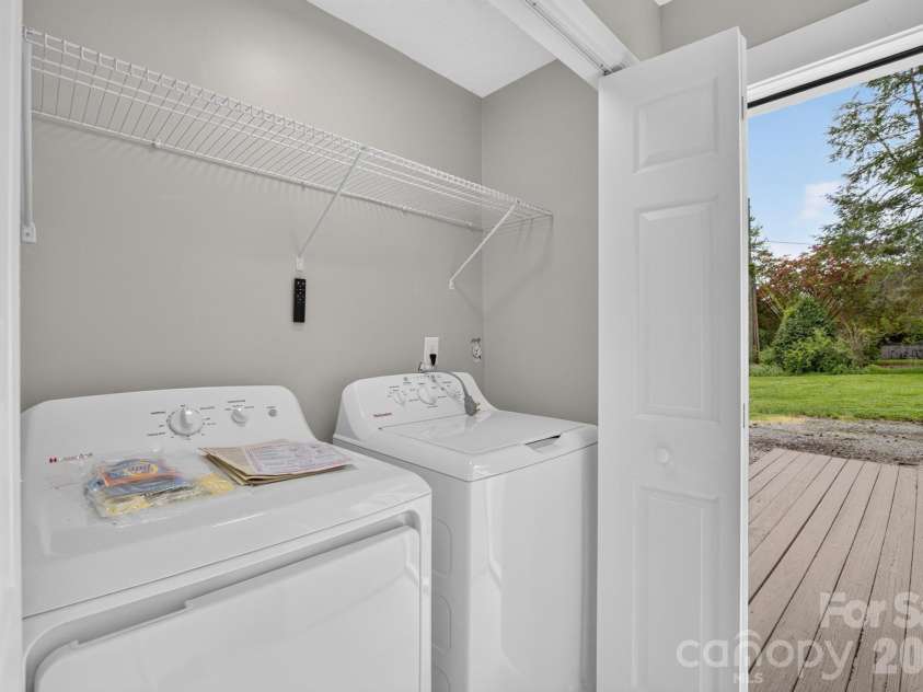 410 Spruce Street, Lenoir, NC 28645.  MLS# CAR4410163, YatesRealty ID 48588. 