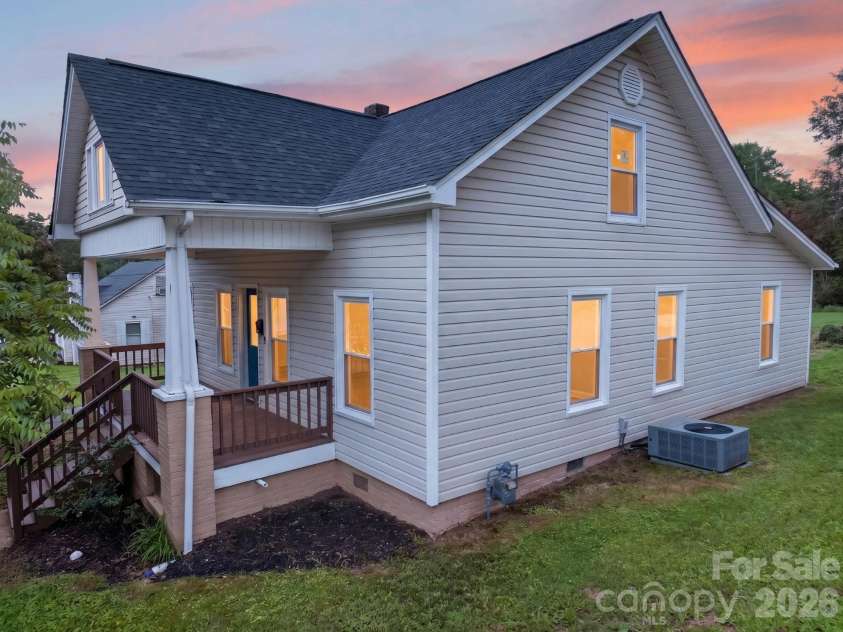 410 Spruce Street, Lenoir, NC 28645.  MLS# CAR4410163, YatesRealty ID 48588. 