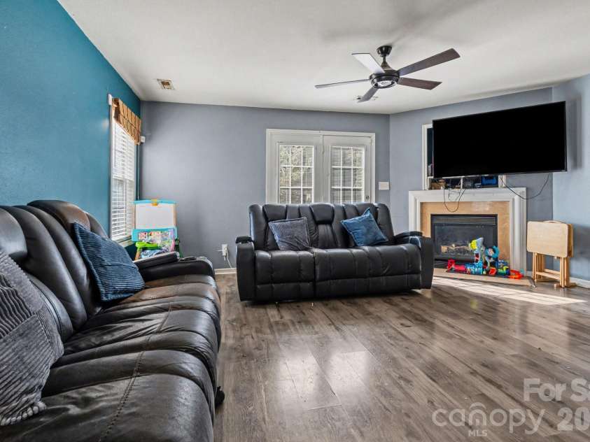 1409 Majestic Meadow Drive, Charlotte, NC 28216.  MLS# CAR4350510, YatesRealty ID 4859. 