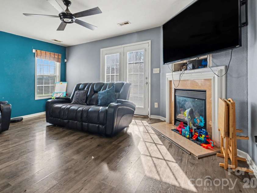 1409 Majestic Meadow Drive, Charlotte, NC 28216.  MLS# CAR4350510, YatesRealty ID 4859. 