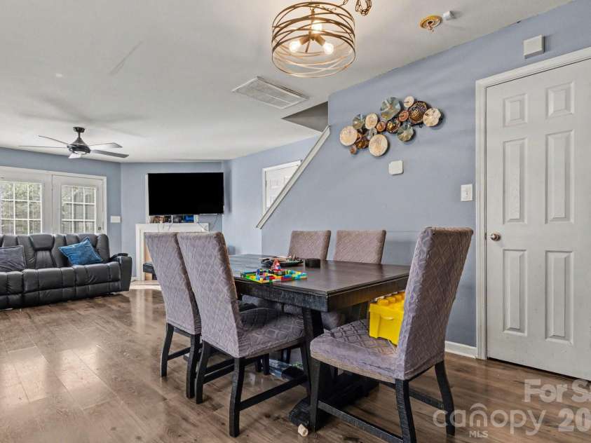 1409 Majestic Meadow Drive, Charlotte, NC 28216.  MLS# CAR4350510, YatesRealty ID 4859. 