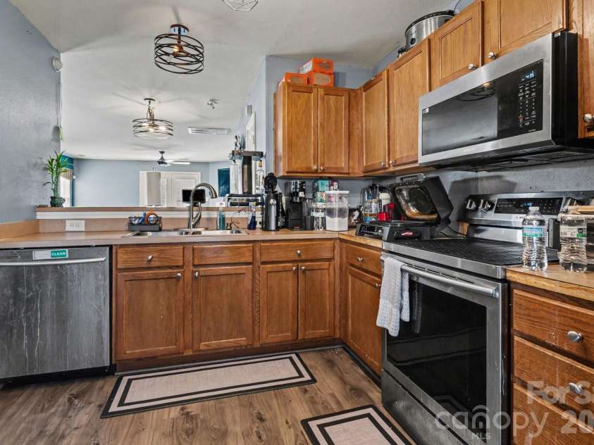 1409 Majestic Meadow Drive, Charlotte, NC 28216.  MLS# CAR4350510, YatesRealty ID 4859. 