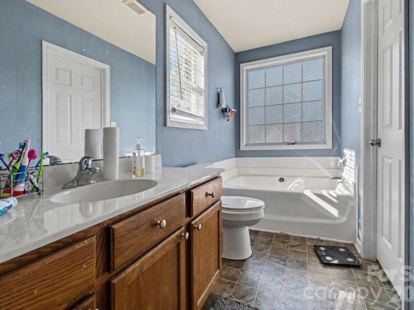1409 Majestic Meadow Drive, Charlotte, NC 28216.  MLS# CAR4350510, YatesRealty ID 4859. 
