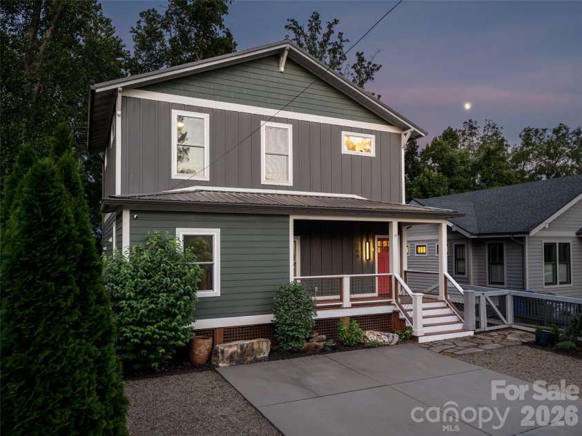 158 Riverview Drive, Asheville, NC 28806.  MLS# CAR4419025, YatesRealty ID 48590. 