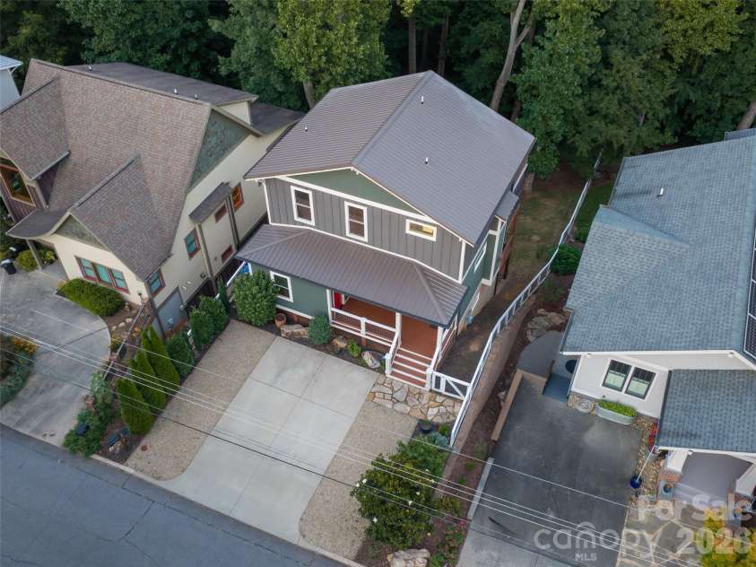 158 Riverview Drive, Asheville, NC 28806.  MLS# CAR4419025, YatesRealty ID 48590. 