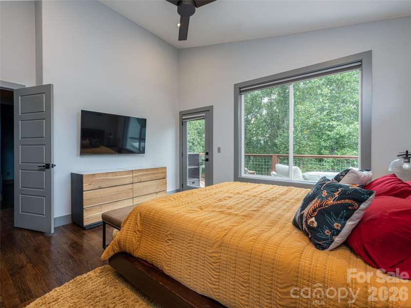 158 Riverview Drive, Asheville, NC 28806.  MLS# CAR4419025, YatesRealty ID 48590. 