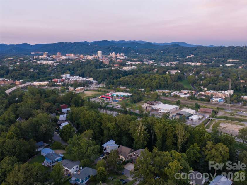 158 Riverview Drive, Asheville, NC 28806.  MLS# CAR4419025, YatesRealty ID 48590. 