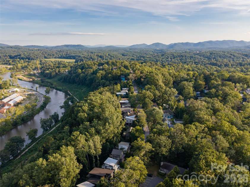 158 Riverview Drive, Asheville, NC 28806.  MLS# CAR4419025, YatesRealty ID 48590. 