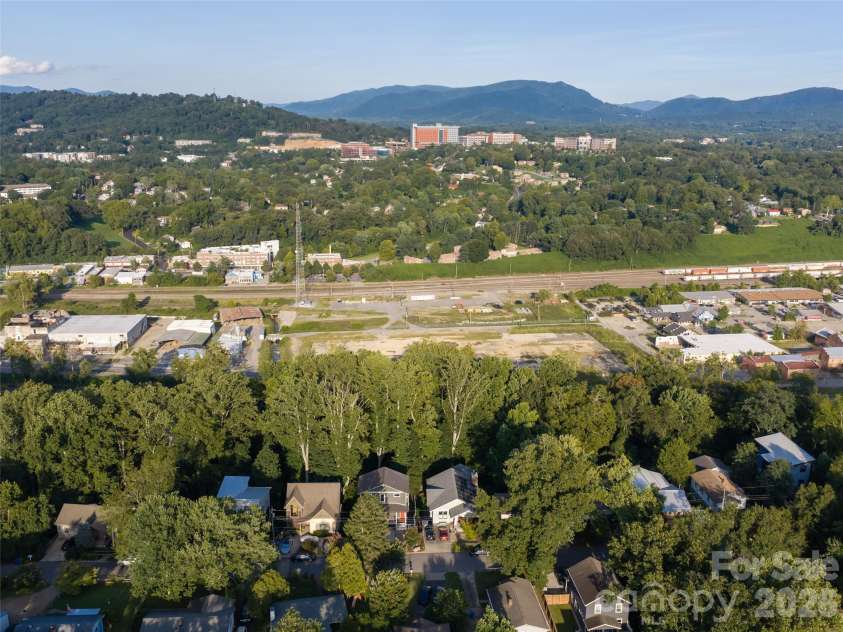 158 Riverview Drive, Asheville, NC 28806.  MLS# CAR4419025, YatesRealty ID 48590. 