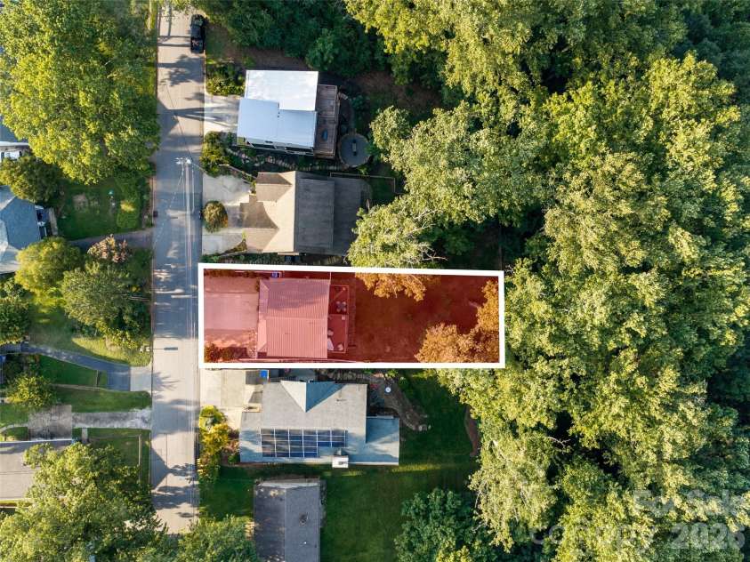 158 Riverview Drive, Asheville, NC 28806.  MLS# CAR4419025, YatesRealty ID 48590. 