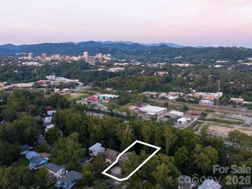 158 Riverview Drive, Asheville, NC 28806.  MLS# CAR4419025, YatesRealty ID 48590. 