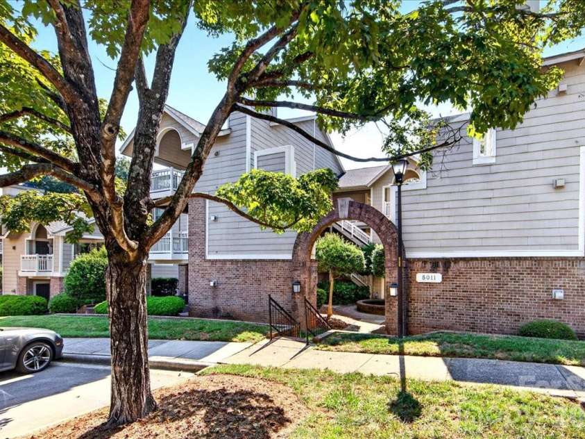 5011 Sharon Road, Charlotte, NC 28210.  MLS# CAR4419195, YatesRealty ID 48591. 