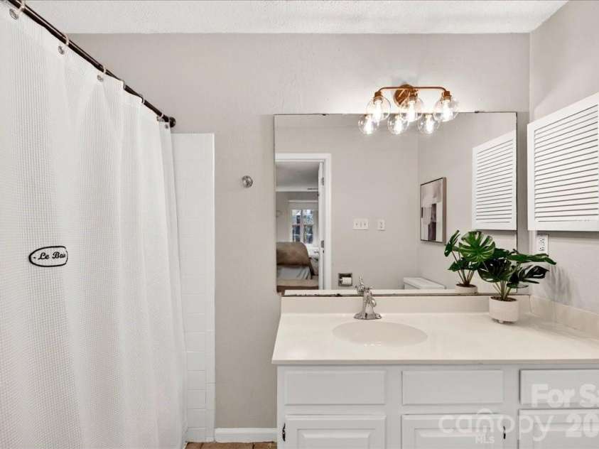 5011 Sharon Road, Charlotte, NC 28210.  MLS# CAR4419195, YatesRealty ID 48591. 