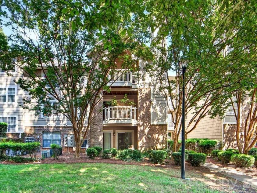 5011 Sharon Road, Charlotte, NC 28210.  MLS# CAR4419195, YatesRealty ID 48591. 