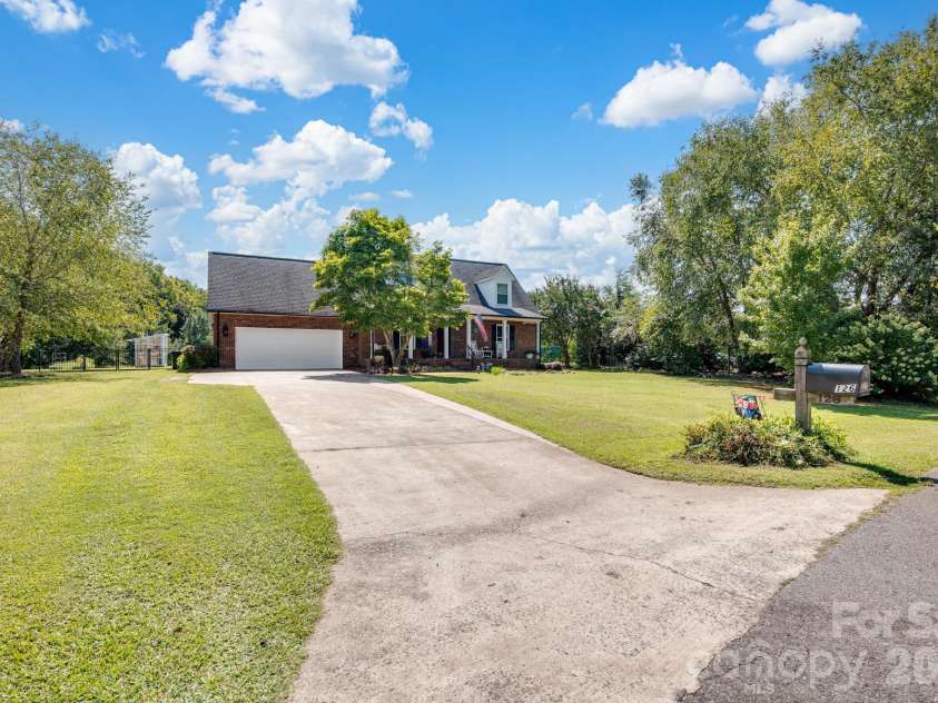 126 Fox Fire Run, Gastonia, NC 28052.  MLS# CAR4420501, YatesRealty ID 48593. 