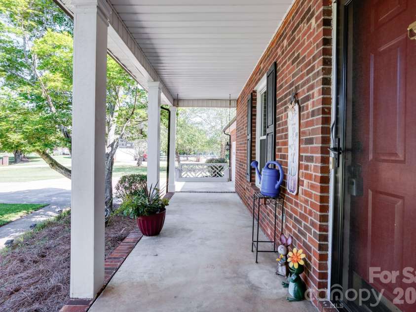 126 Fox Fire Run, Gastonia, NC 28052.  MLS# CAR4420501, YatesRealty ID 48593. 