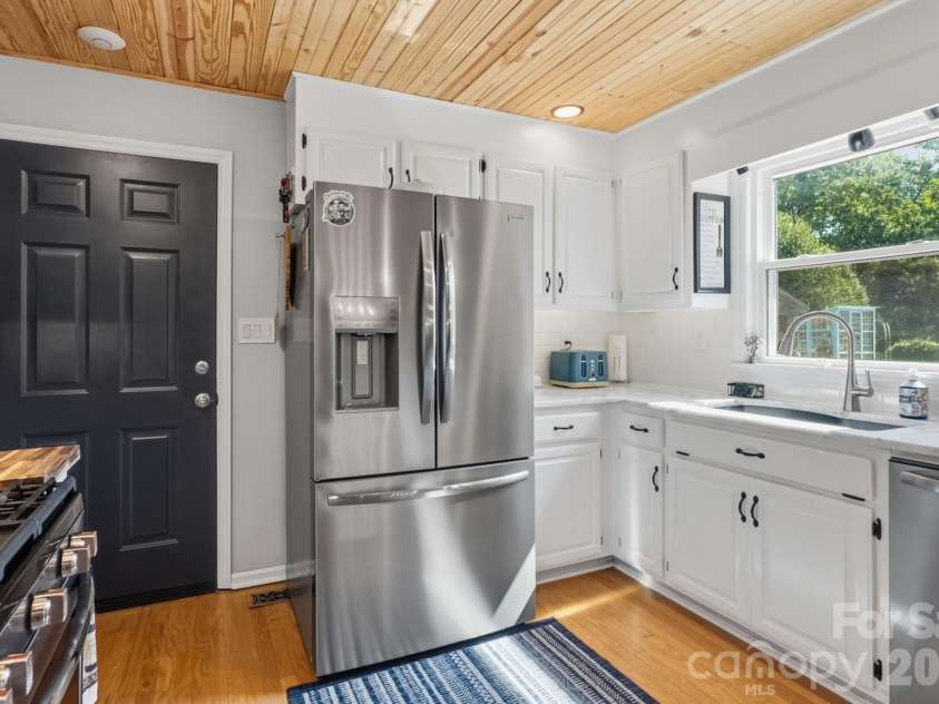 126 Fox Fire Run, Gastonia, NC 28052.  MLS# CAR4420501, YatesRealty ID 48593. 