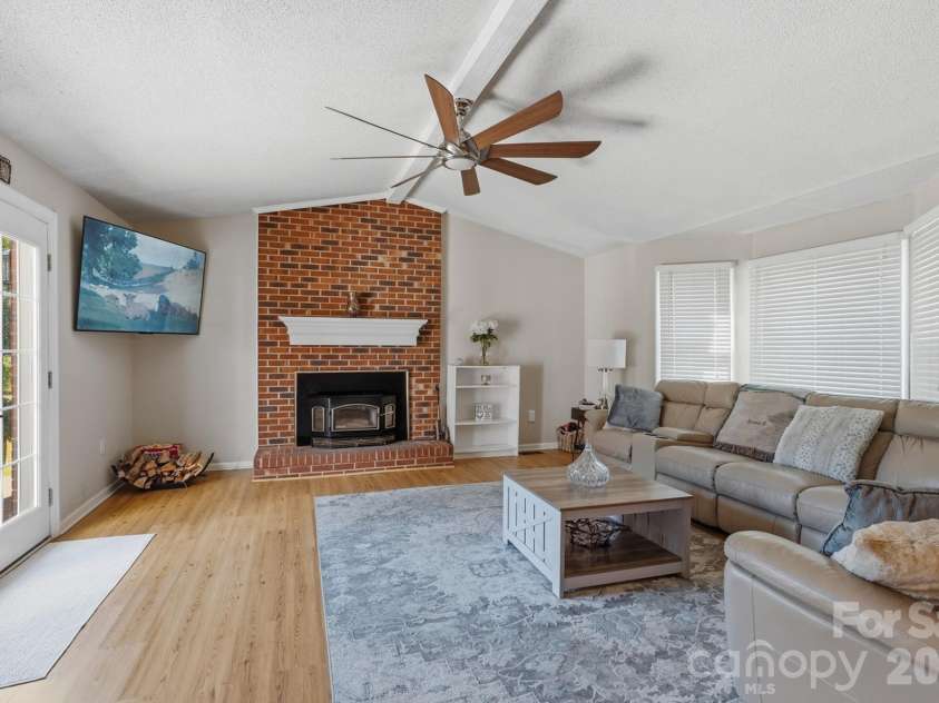 126 Fox Fire Run, Gastonia, NC 28052.  MLS# CAR4420501, YatesRealty ID 48593. 