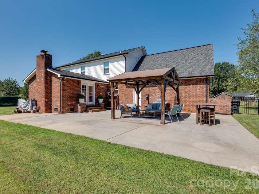 126 Fox Fire Run, Gastonia, NC 28052.  MLS# CAR4420501, YatesRealty ID 48593. 
