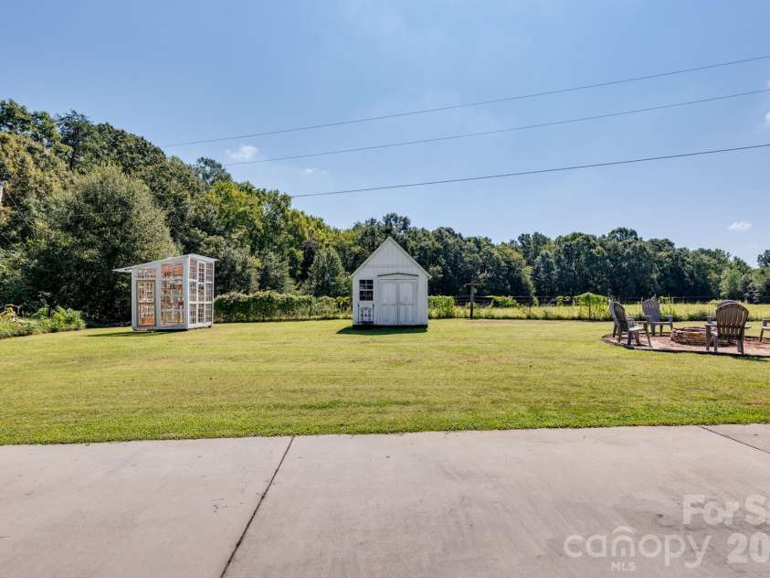 126 Fox Fire Run, Gastonia, NC 28052.  MLS# CAR4420501, YatesRealty ID 48593. 