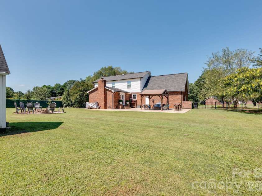 126 Fox Fire Run, Gastonia, NC 28052.  MLS# CAR4420501, YatesRealty ID 48593. 