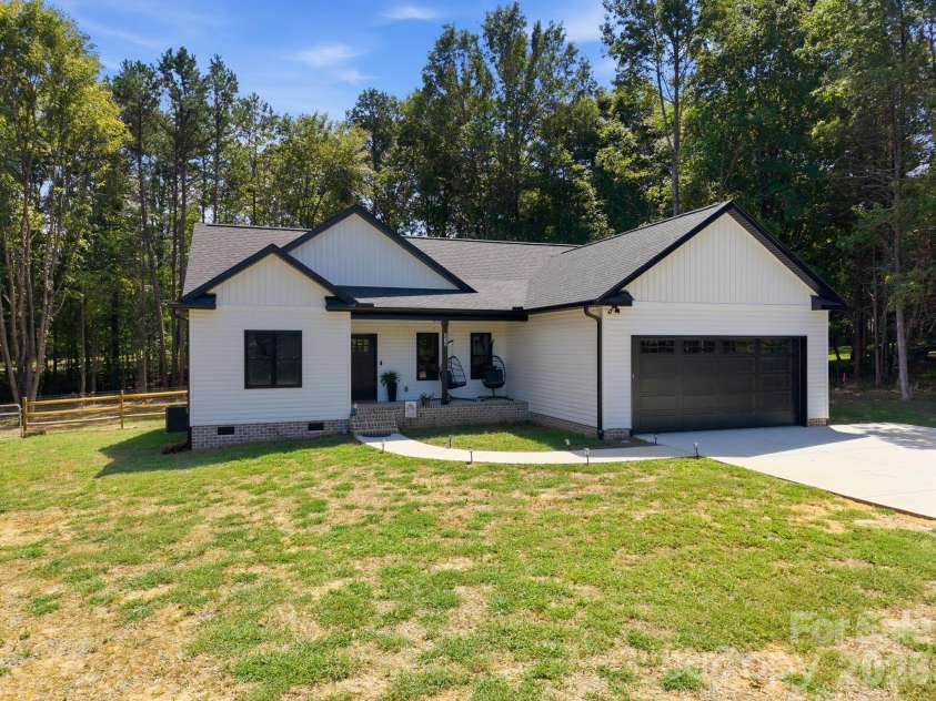 275 Jacobs Drive, Salisbury, NC 28144.  MLS# CAR4421246, YatesRealty ID 48596. 