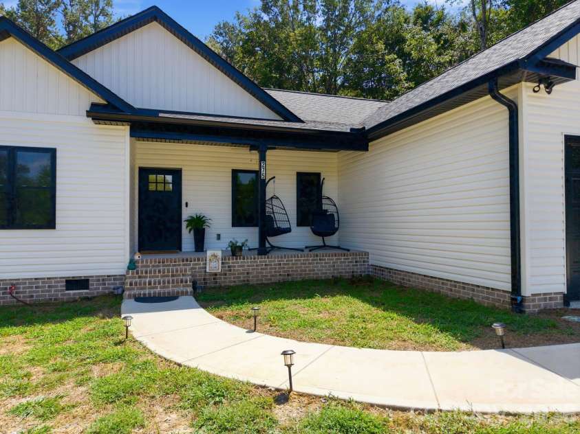 275 Jacobs Drive, Salisbury, NC 28144.  MLS# CAR4421246, YatesRealty ID 48596. 
