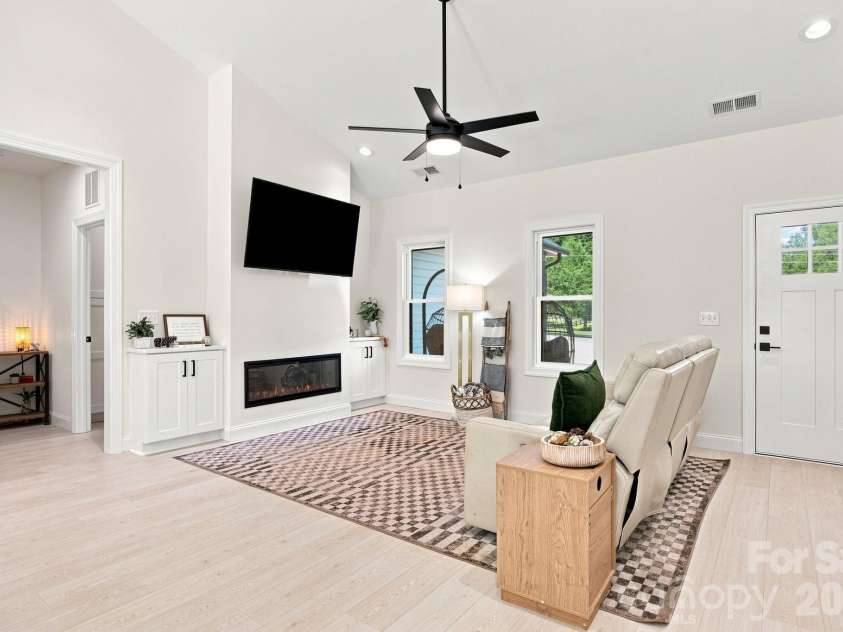275 Jacobs Drive, Salisbury, NC 28144.  MLS# CAR4421246, YatesRealty ID 48596. 