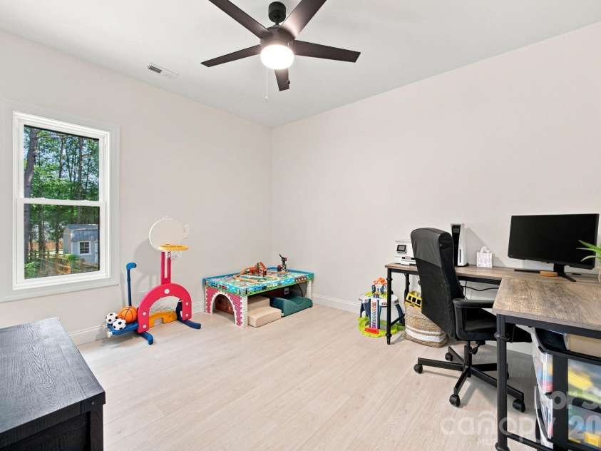 275 Jacobs Drive, Salisbury, NC 28144.  MLS# CAR4421246, YatesRealty ID 48596. 