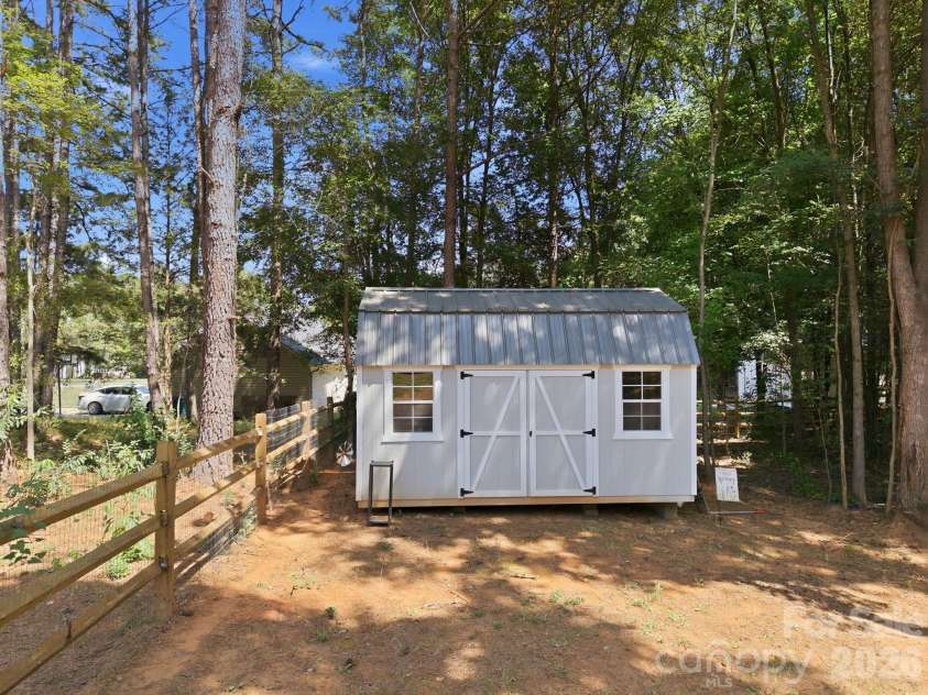 275 Jacobs Drive, Salisbury, NC 28144.  MLS# CAR4421246, YatesRealty ID 48596. 