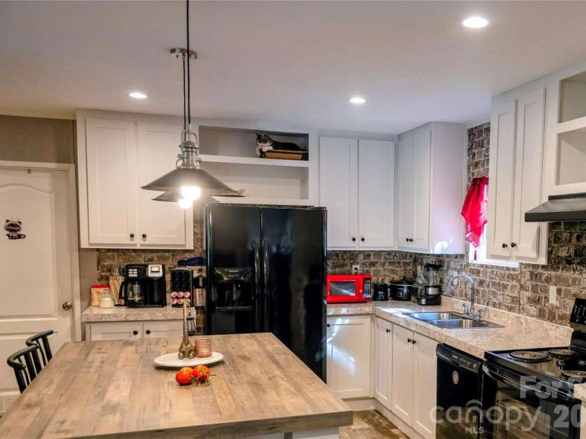 30 & 32 Skyland Circle, Asheville, NC 28804.  MLS# CAR4421300, YatesRealty ID 48597. Kitchen