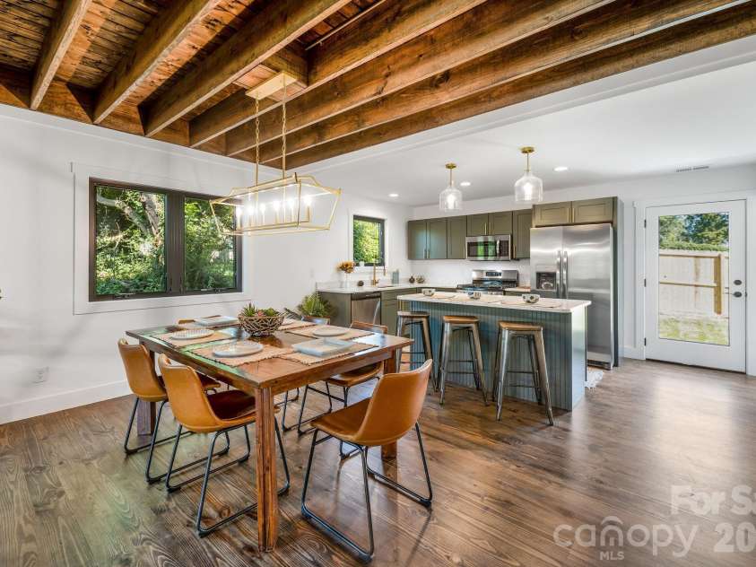 138 Shiloh Road, Asheville, NC 28803.  MLS# CAR4420583, YatesRealty ID 48599. Convenient Kitchen to Dining Access